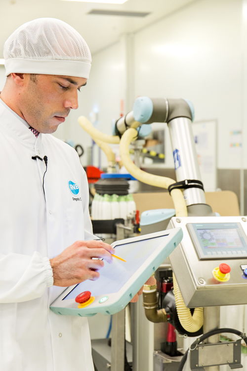 优傲机器人 赋能化学制品与制药行业的智能革新